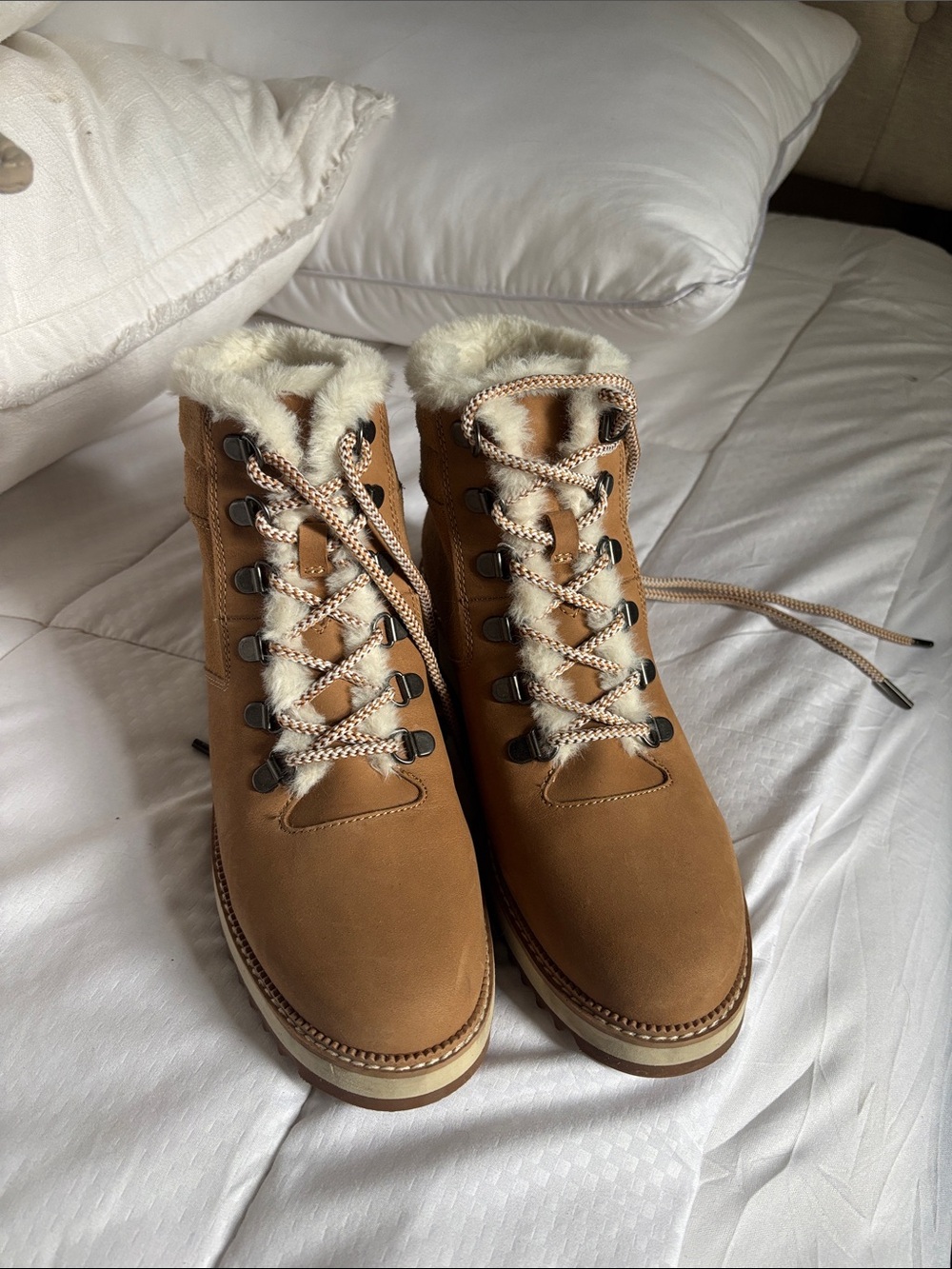 Toms Chestnut Tan Lace-Up Faux Fur Winter Boots
